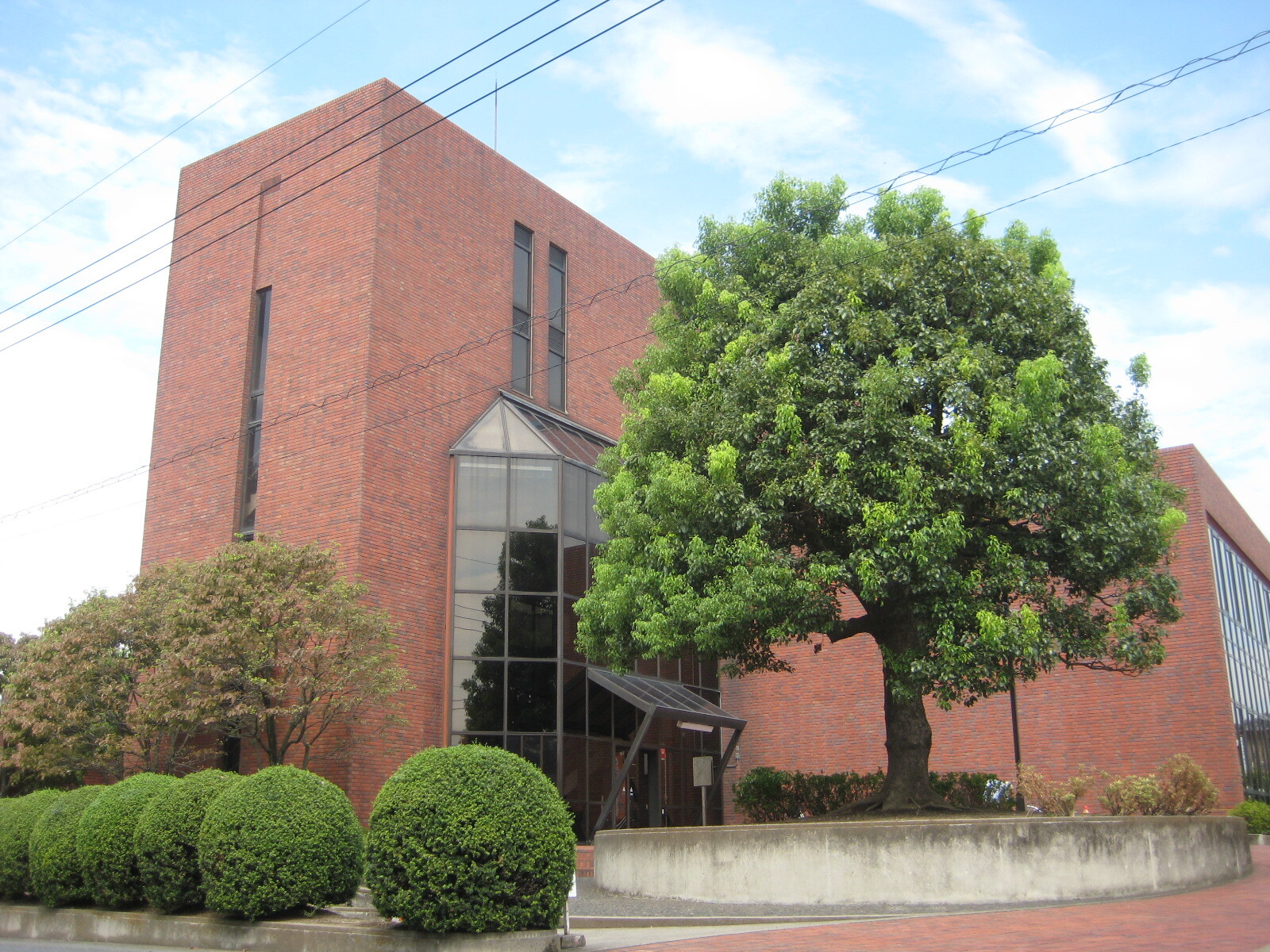 伊勢崎市図書館の外観