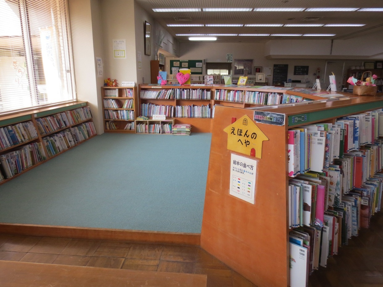 境図書館の絵本コーナー