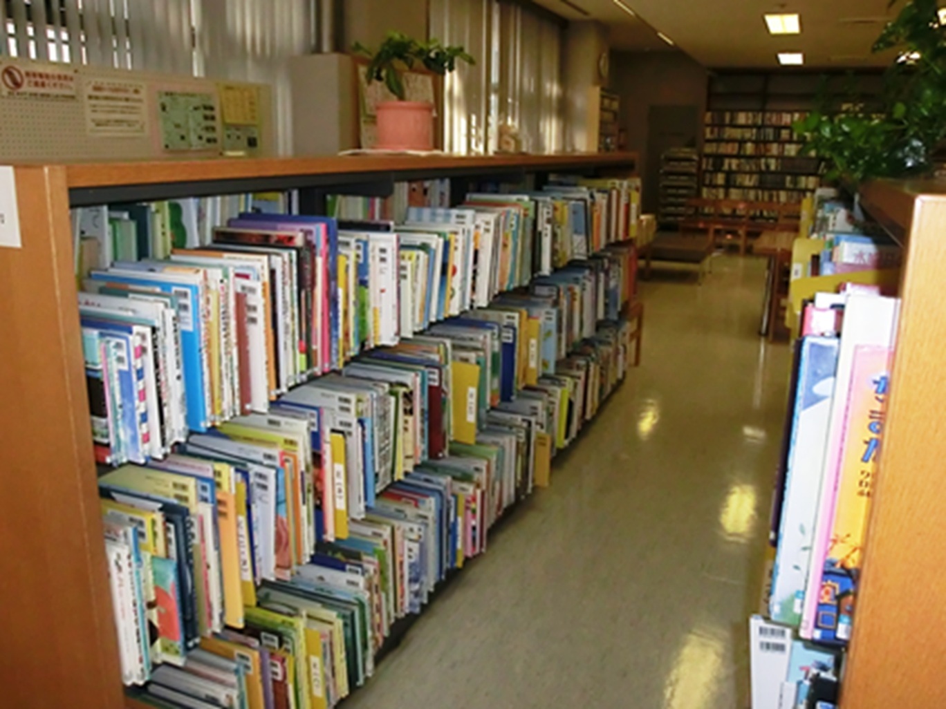 市民プラザ図書館の絵本コーナー